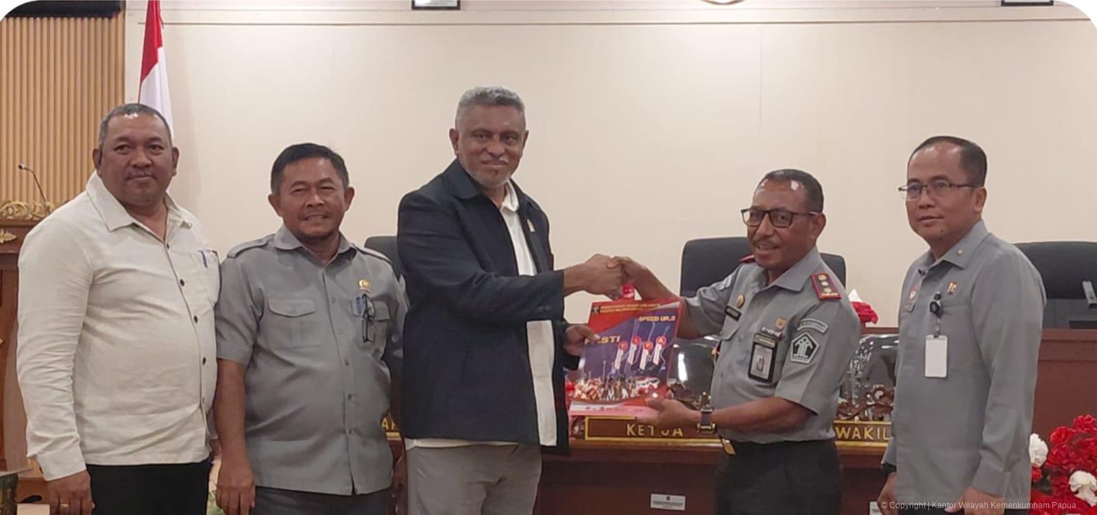 RAPAT BERSAMA DPRPS DAN BAPEMPERDA TERKAIT HARMONISASI PENYUSUNAN PERATURAN DAERAH PAPUA SELATAN
