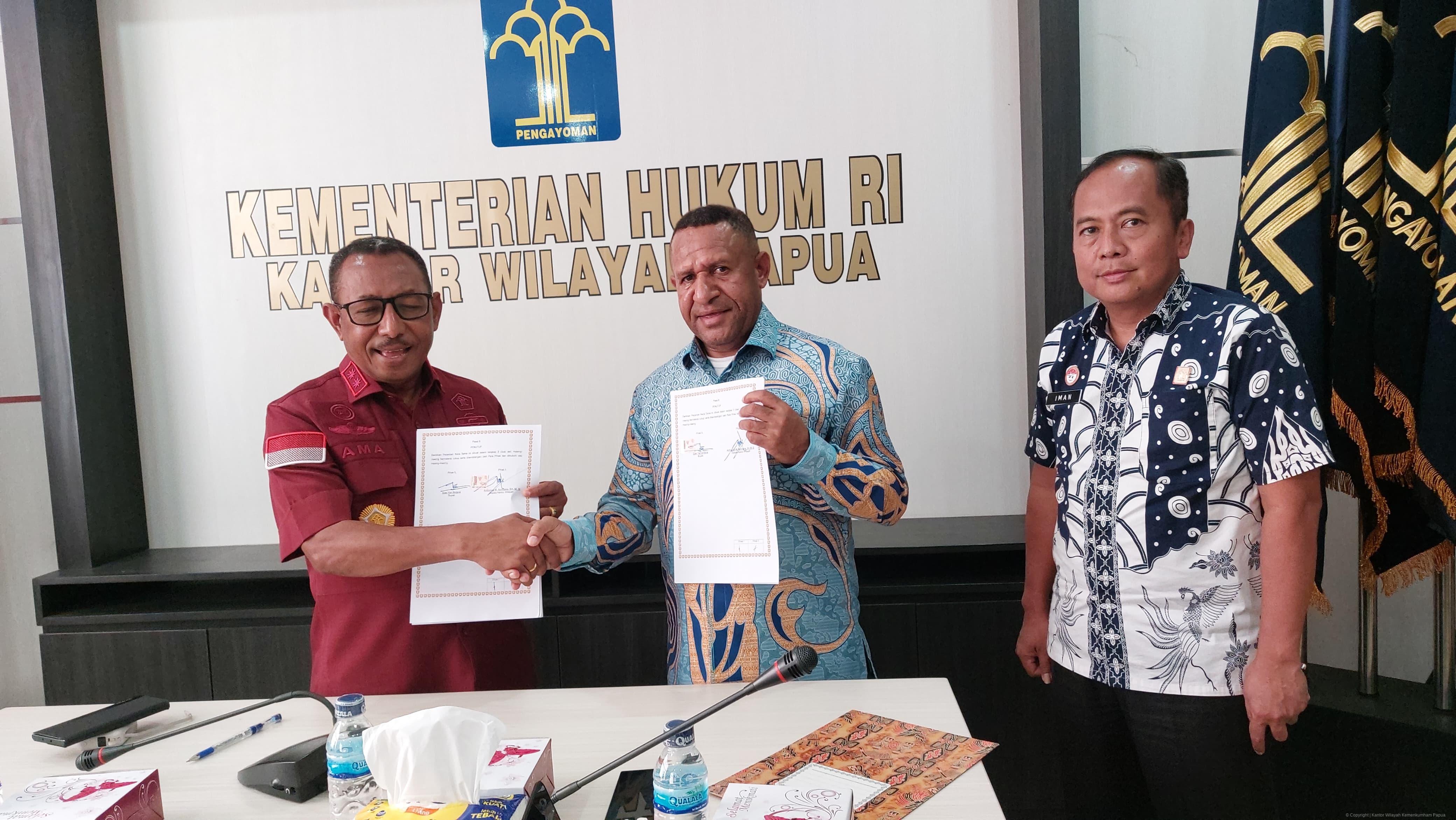 PENANDATANGANAN MOU: KABUPATEN PEGUNUNGAN BINTANG DAN KANWIL KEMENKUM PAPUA TINGKATKAN KUALITAS PRODUK HUKUM DAERAH
